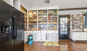 208 S Guegnon St, Abbeville, LA 70510