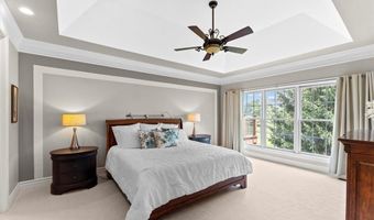 324 Meadowbrook Country Club Est, Ballwin, MO 63011