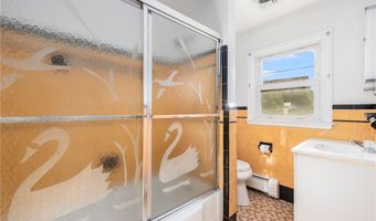 118 Wolcott Ave, Middletown, RI 02842