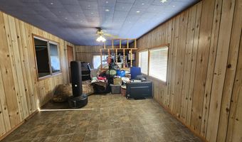 15 W Prospect St, Aurora, MO 65605