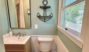 8 Mccormick Rd, Newport, RI 02840