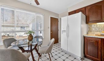 618 Running Creek Dr, Ballwin, MO 63021