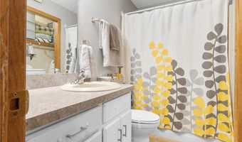 1707 S Oak Knoll Dr, Alexandria, MN 56308