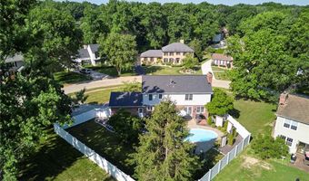 1093 Del Ebro Dr, Ballwin, MO 63011
