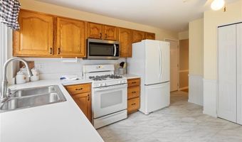 894 Napoli Dr, Ballwin, MO 63021