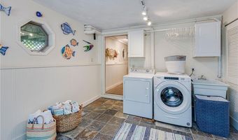 39 Brenton Rd, Newport, RI 02840