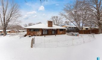 328 S 3rd Ave, Brandon, SD 57005