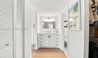 3625 N Country Club Dr 1210, Aventura, FL 33180