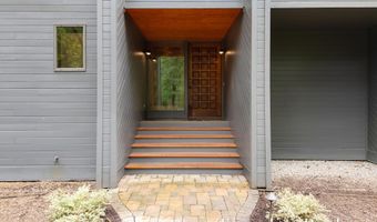 410 Greentree Ln NE, Ada, MI 49301
