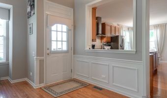 2 Tiverton Ct, Algonquin, IL 60102