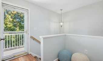 231 Maple Ave 204, Newport, RI 02840