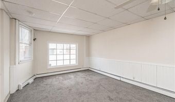 60 SPRING St, Lincoln, RI 02838