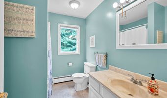 1 Guernsey Rd, Brookfield, CT 06804