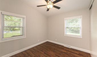 250 Sunset Dr, Ballwin, MO 63011
