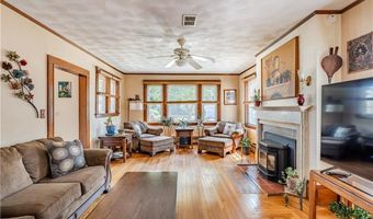 17 Marden St, Cranston, RI 02910