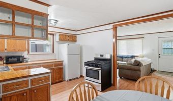 918 Columbia St, Algonac, MI 48001