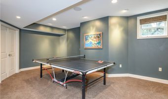 430 W Homestead Dr, Aurora, OH 44202