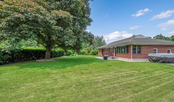 6 Woodlawn Dr, Cromwell, CT 06416