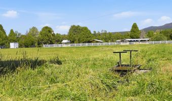 11 Camino De Adelaida Los Pinos Park, Arroyo Seco, NM 87514