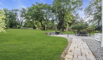 26 Crest Rd, Middletown, NJ 07748