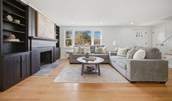 35 Dyer Ave, Canton, CT 06019