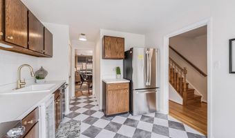 1763 S HAYES St 2, Arlington, VA 22202