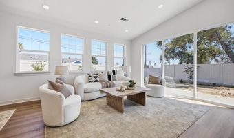 2 W Pine St, Altadena, CA 91001