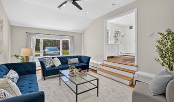8 Charlotte Dr, Andover, MA 01810