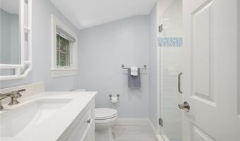 10 Linden Gate Ln, Newport, RI 02840