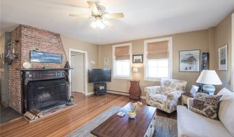 35 Pelham St D, Newport, RI 02840