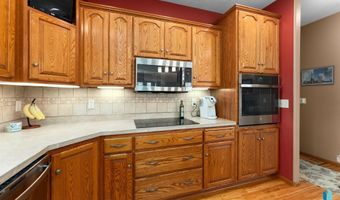 608 N Riverwood Cir, Brandon, SD 57005