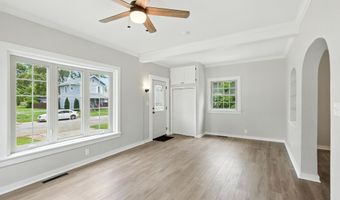 355 W 9th St, Auburn, IN 46706