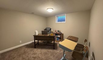 1711 S Lloyd St, Aberdeen, SD 57401