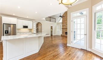9360 Nesbit Lakes Dr, Alpharetta, GA 30022