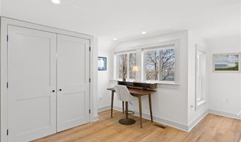 102 Lincoln Ave, East Providence, RI 02915