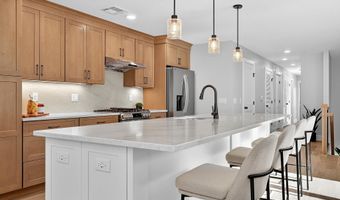 29 W 9TH St, Bayonne, NJ 07002