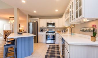 13 Hollyhock Knoll Ct 13, Bourne, MA 02532