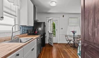 32 Thurston Ave A, Newport, RI 02840