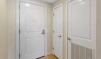 2001 15TH St N 319, Arlington, VA 22201