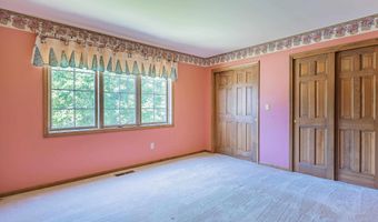 914 S Duesenberg Dr, Auburn, IN 46706