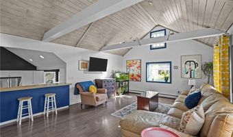30 Eldredge Ave, East Greenwich, RI 02818