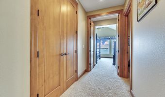 325 Lakeshore Dr, Arnolds Park, IA 51331