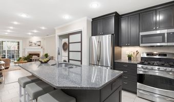 6924 FAIRFAX Dr 122, Arlington, VA 22213