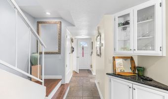 5720 Skyview Way E, Agoura Hills, CA 91301