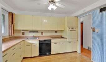 7161 Val Brook Ln, Affton, MO 63123