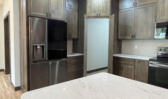121 N 9th St, Albia, IA 52531