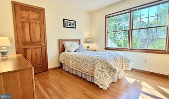 26 POLING FARM Ct, Belle Mead, NJ 08502
