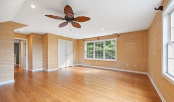 40 Nathan Hale Ct, Cheshire, CT 06410