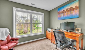 45 Pocono Ln 10, Danbury, CT 06810