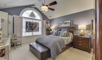 7386 Lake Lakota Pl, Indianapolis, IN 46217